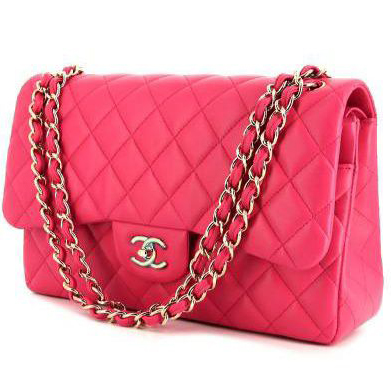 Розовые сумки Chanel восхищают модниц